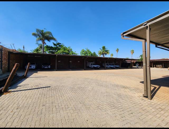 800M² WAREHOUSE FOR SALE IN EAST LYNNE
